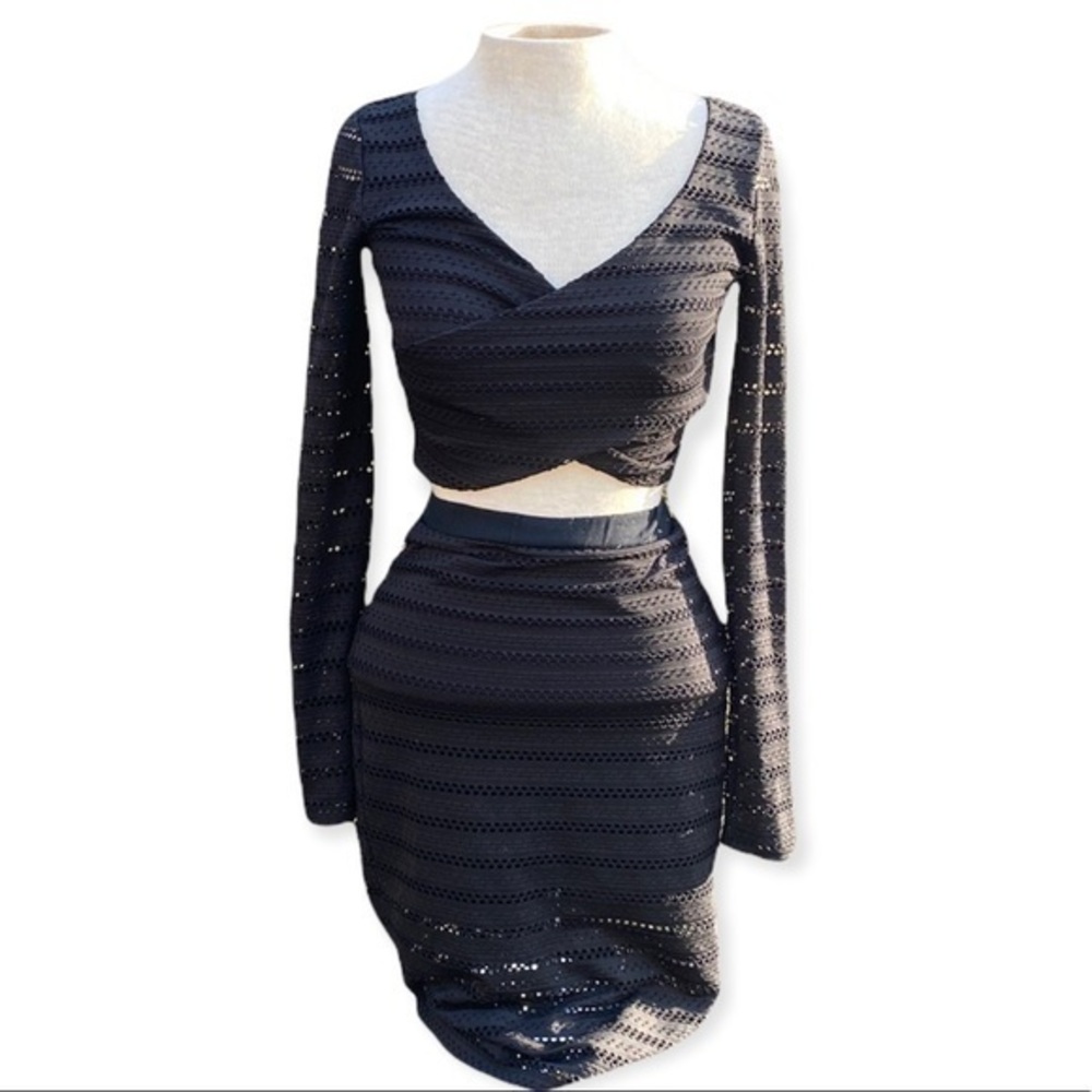 Bebe 2 piece matching skirt/long sleeve crop top black